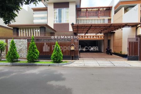 Dijual Rumah Mewah Super Istimewa Full Furnish Kawasan Exclusive Seturan Raya Yogyakarta Dekat STIE YKPN, UPN, Pakuwon Mall