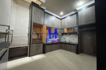 Jual Ruko di Komplek Cemara Asri Jalan Makmur - Medan Kondisi Siap Huni