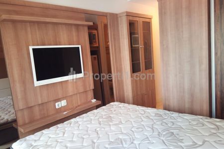 Disewakan Apartemen Madison Park Dekat Mall Central Park -  1 BR Furnished
