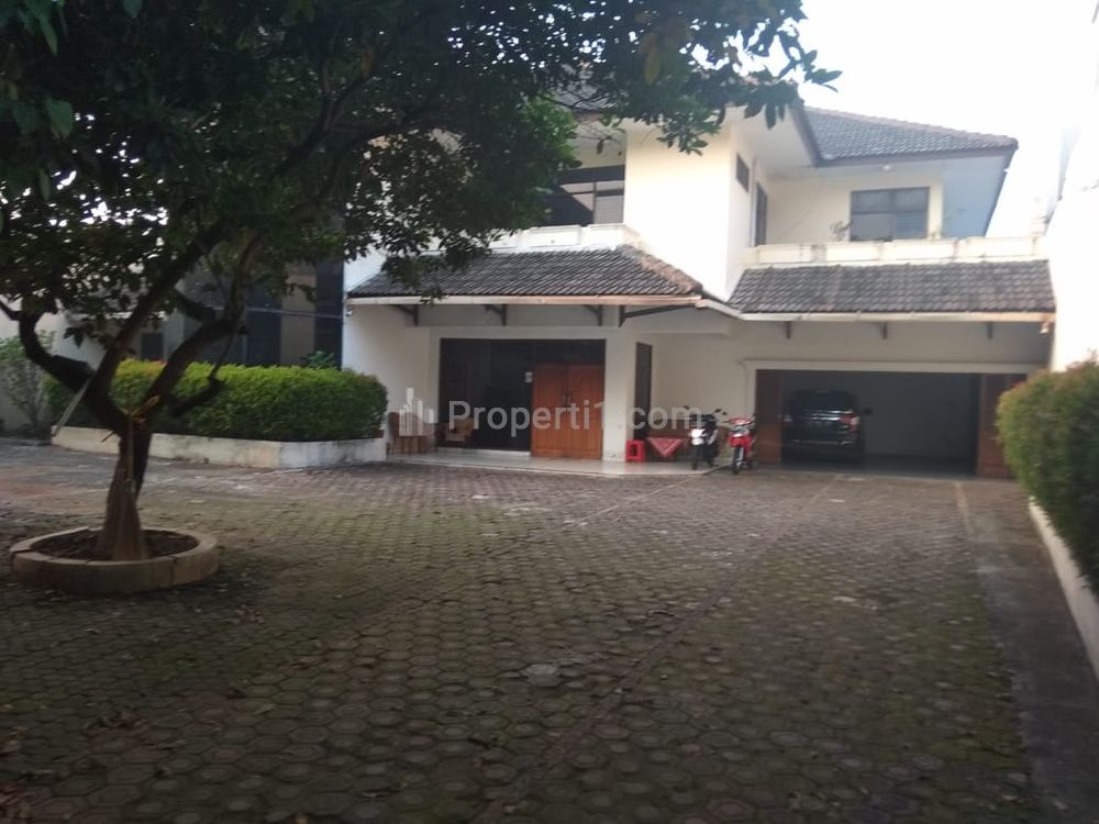 Dijual Rumah Mewah Luas di Kebon Jeruk, Kelapa Dua, Jakarta Barat