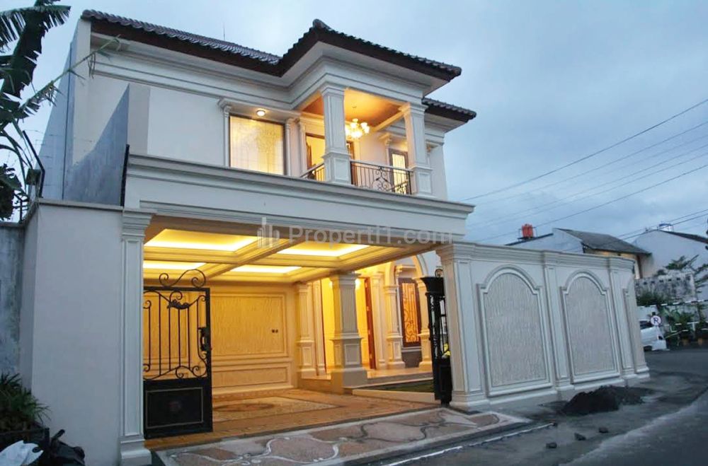 Jual Rumah Mewah Full Furnished Kolam Renang di Jl. Kyai Mojo Yogyakarta Dekat Tugu Jogja, Malioboro