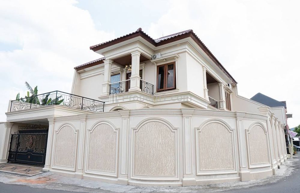 Jual Rumah Mewah Full Furnished Kolam Renang di Jl. Kyai Mojo Yogyakarta Dekat Tugu Jogja, Malioboro