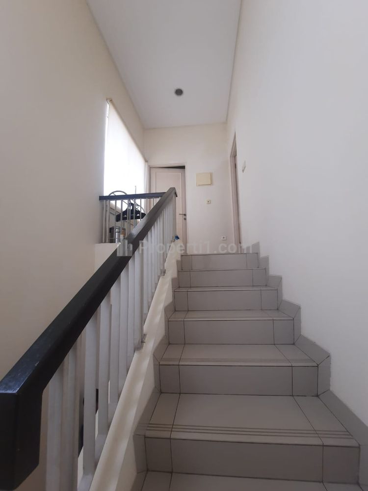 Dijual Rumah Golf Lake Residence Hadap Utara di Cengkareng, Jakarta Barat