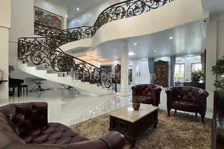 Jual Rumah di Cipete Cilandak Dekat MRT Fatmawati Jakarta Selatan - 6 Kamar Tidur, Ada Kolam Renang, dan Halaman Luas