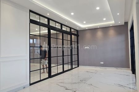 Dijual Rumah Golf Lake Residence Mewah Bangunan Baru di Jakarta Barat