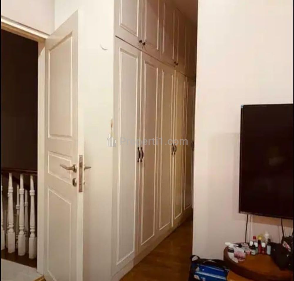 Dijual Rumah Golf Lake Residence Renov Full Bangunan di Jakarta Barat