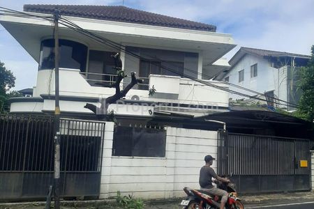 Sewa Rumah Lebar 20 Meter Super Strategis Pinggir Jalan Terogong Raya, Cilandak, Jakarta Selatan
