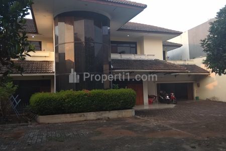 Dijual Rumah Mewah Luas di Kebon Jeruk, Kelapa Dua, Jakarta Barat