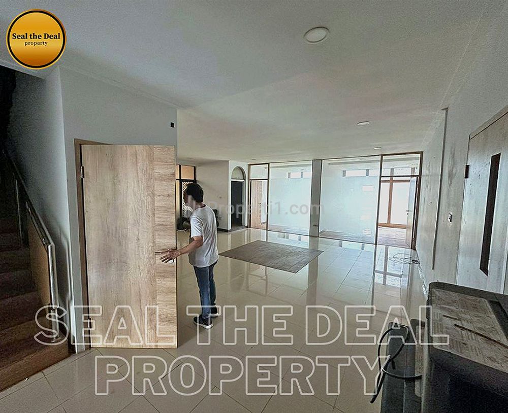 Disewakan Rumah Bisa untuk Kantor di Area Blok M/Senayan Jakarta Selatan STD571