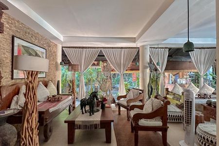 Jual Villa di Legian Bali Dekat Seminyak - 6 Kamar Tidur, Ada Kolam Renang