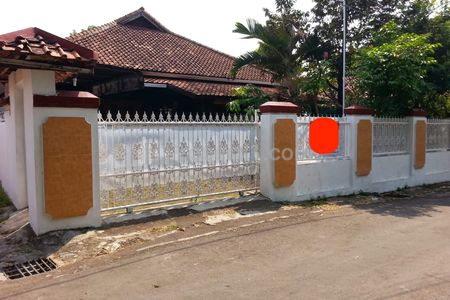 Jual Rumah Lama Hook Area Rambutan Jakarta Timur, 400 Meter ke TB Simatupang