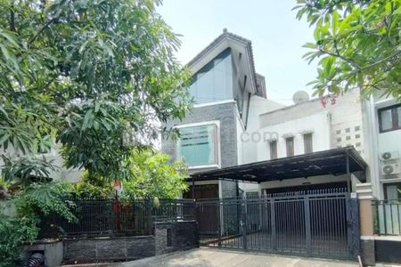 Dijual Rumah 2,5 Lantai di Raffles Hills, Kota Depok