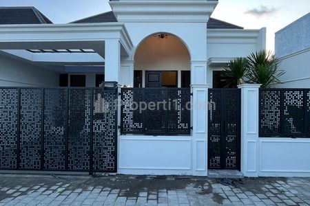 Jual Rumah Mewah Modern Desaign American Classic di Purwomartani Yogyakarta