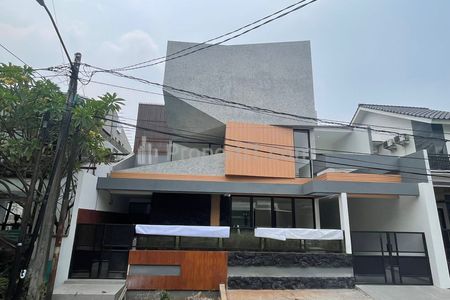 Dijual Rumah Ada Kolam Renang Dekat McDonald's Bintaro Sektor 9