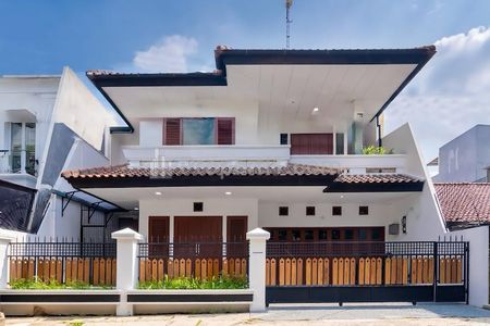 Disewakan Rumah 2 Lantai Cantik Terawat Serasa Baru di Tebet Timur Jakarta Selatan