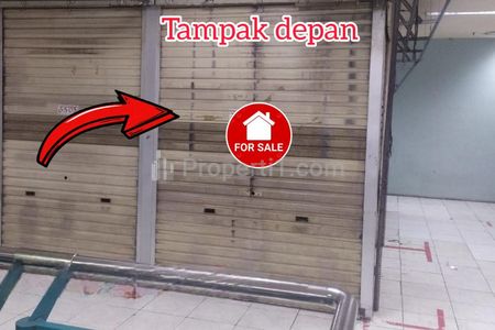 Dijual Tempat Usaha Berupa 2 Stand Hook di PGS (Pusat Grosir Surabaya) Lokasi Depan Eskalator