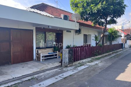 Jual Tanah Murah Strategis Bonus Bangunan Rumah Kost di Demangan Baru Yogyakarta Dekat Atmajaya, UNY, UGM
