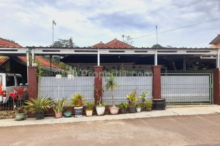 Depan rumah dari sebrang