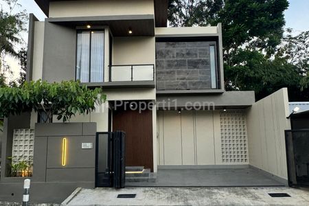 Jual Rumah Baru 2 Lantai Modern Full Furnish Pinggir Jalan Kapten Haryadi Ngaglik Yogyakarta Dekat UGM, UII