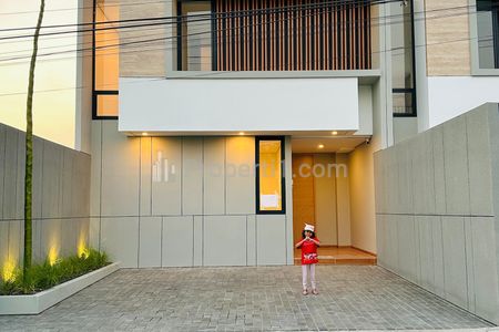 Dijual Rumah Baru 2 Lantai Modern Minimalis Full Furnish di Jl. Palagan Km 9,5 Yogyakarta