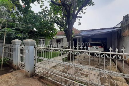 Dijual Rumah Strategis di Raya Cipayung, Depok