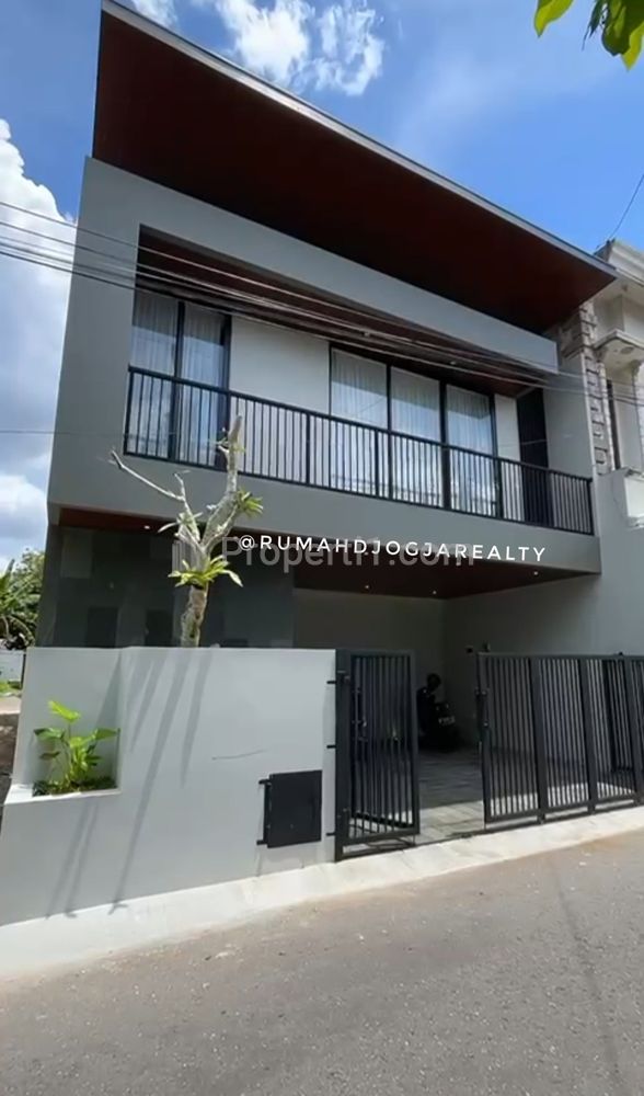 Jual Rumah Baru 2 Lantai Modern Kolam Renang Tengah Kota di Timoho Baciro Yogyakarta