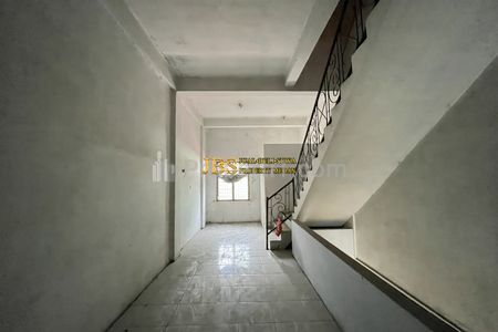 Dijual Ruko di Jalan Pukat Banting II (Mandala) - Medan Kondisi Siap Huni