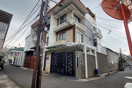 Dijual Cepat Rumah 3,5 Lantai di Lokasi Strategis Tomang – Jakarta Barat