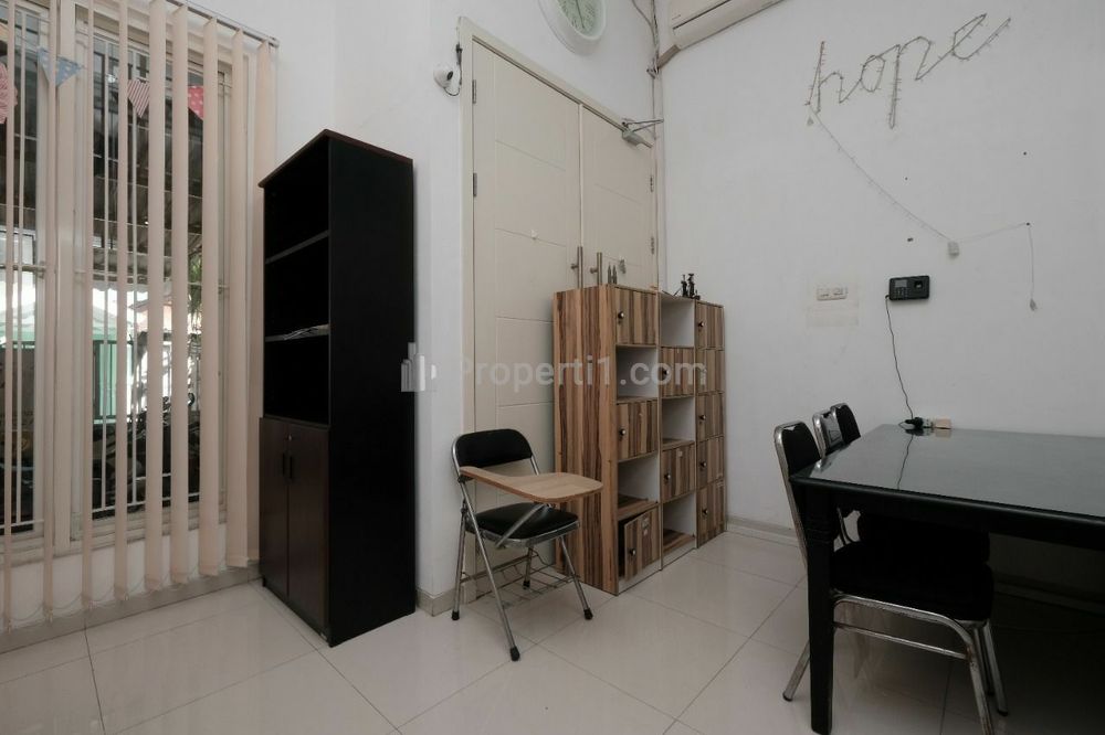 SEWA Rumah di Perum NIRWANA EKSEKUTIF Surabaya, Rumah Bentuk Kantor