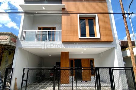 Jual Rumah 2 Lantai Modern Minimalis di Jl. Magelang Km 4,5 Yogyakarta Dekat JCM, UGM, UTY