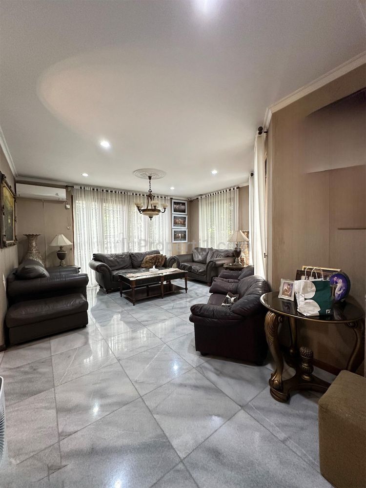 Dijual Rumah di Pondok Indah Jakarta Selatan Dekat PIM - 7 Kamar Tidur Ada Kolam Renang