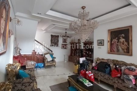 Dijual Rumah Tusuk Sate Strategis di Pangadegan, Pancoran, Jakarta Selatan