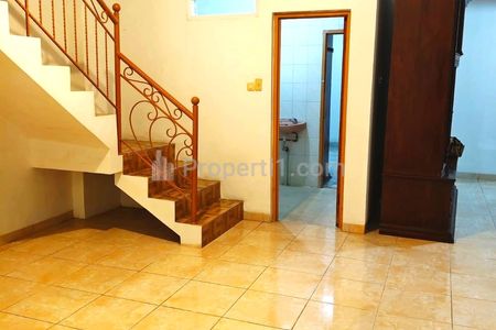 Rumah Disewakan 2 Lantai Dekat Mall Cinere