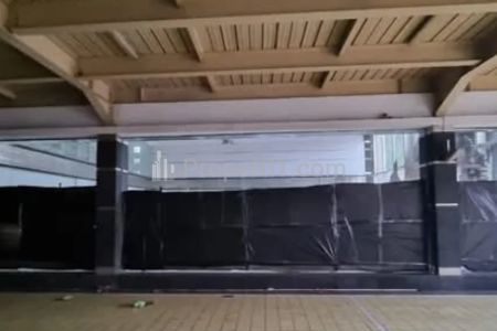 Dijual Tempat Usaha Ex Showroom Mobil 0 Jalan Raya Denpasar Barat, Harga Jauh dari Pasar, Strategis untuk Berbagai Macam Usaha