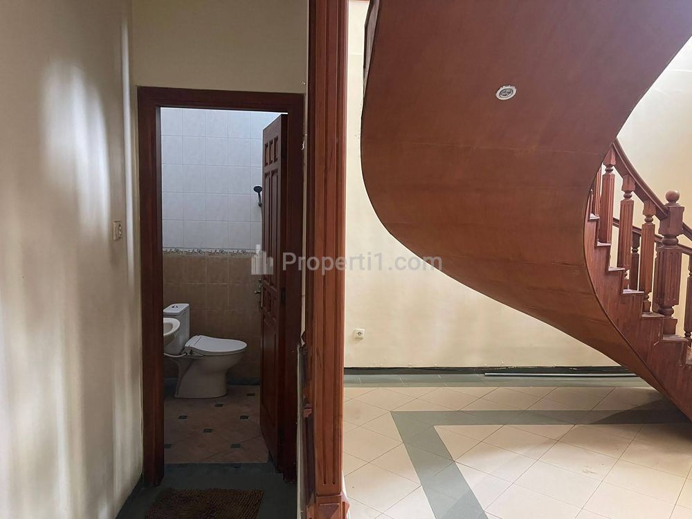 Rumah Dijual diRungkut Asri Surabaya Timur Siap Huni dan Luas
