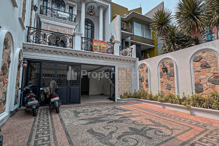 Dijual Rumah Mewah Private Pool di Mampang Jakarta Selatan