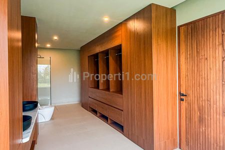 Dijual Villa Cuma 3 km dari Pantai, Modern Siap Huni di Badung, Bali Barat