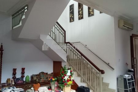 Jual Rumah Townhouse di Lebak Bulus Jakarta Selatan - One Gate System, Luas Tanah 335m2