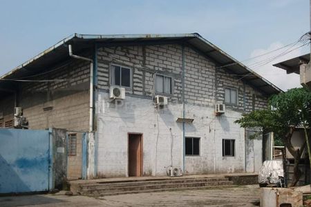 Jual Murah Gudang SHM Bekas Garment Luas 1965 m2 Bangunan 1200 m2 Akses Kontainer 40 Feet di Jalan Moh Toha, Karawaci, Tangerang, Banten