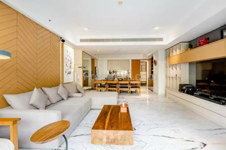 Sewa Apartemen Mewah Verde One 2+1 BR Full Furnished dengan Private Pool dan Taman