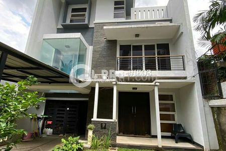 Dijual Rumah Mewah Royal Fountain Town House di Andara Pangkalan Jati Baru Depok