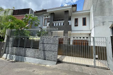 Jual Cepat Nego Rumah Siap Huni Tebet, Akses Dua Mobil, Dekat Saharjo, Stasiun Tebet, Gatot Subroto, Rasuna Said, Sudirman, Kuningan, Jakarta Selatan