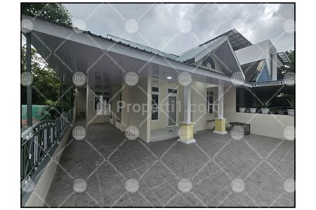 Disewakan Villa Hook Depan Taman  Komplek Cemara Hijau Jalan Metal