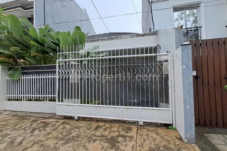 Sewa Rumah Siap Huni 4+1 BR, Akses Dua Mobil, Area Senopati, Gunawarman, Suryo, Dekat Trunojoyo, Tendean, SCBD Kebayoran Baru, Jakarta Selatan
