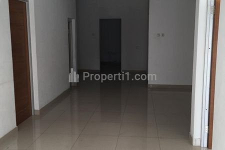 Disewakan Rumah di Tanjung Duren Timur, Jakbar 5+1 BR, 2 Lantai, Luas Tanah 168m2