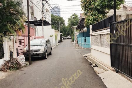 Sewa Rumah Murah Tebet Barat 4 BR, Akses Dua Mobil, Dekat Rasuna Said, Kuningan, Gatot Subroto, Saharjo, Jakarta Selatan