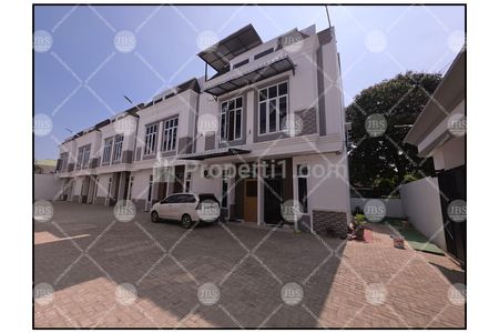 Dijual Townhouse Kondisi Kosong Komplek Sekip Luxe Jalan Setia Baru