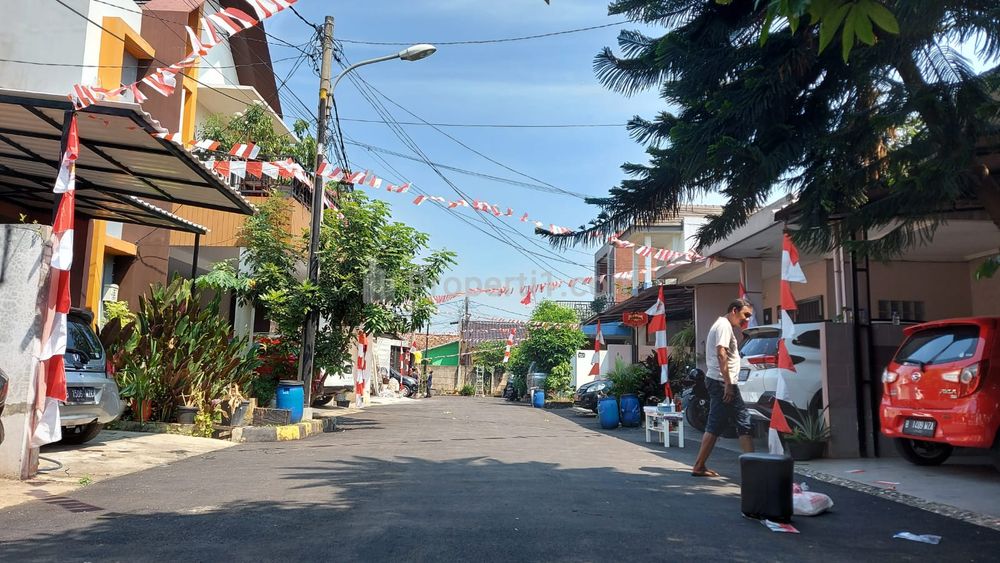 Jalan depan rumah area komplek 