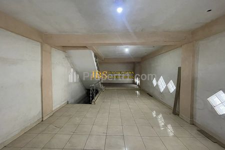 Disewakan Ruko Hook  5,5 Tingkat di Jalan Ansari (Dekat Jl. M.H Thamrin), Medan