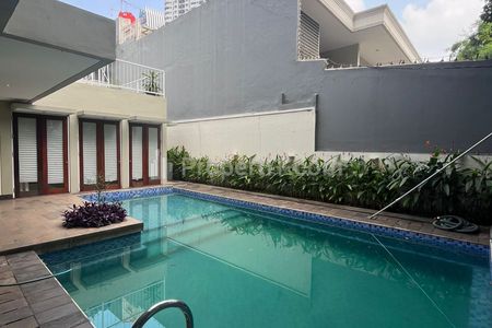 Sewa Rumah Mewah dengan Private Pool di Kuningan Jakarta Selatan
